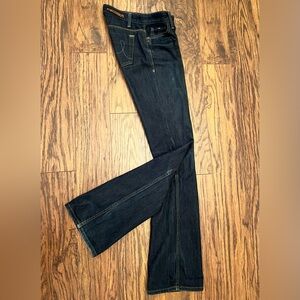 DKNY WOMEN’S DARK BOOT-CUT JEANS